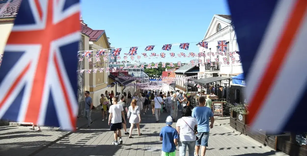 Флаги Великобритании на Зыбицкой улице в Минске / Из архива Еврорадио​