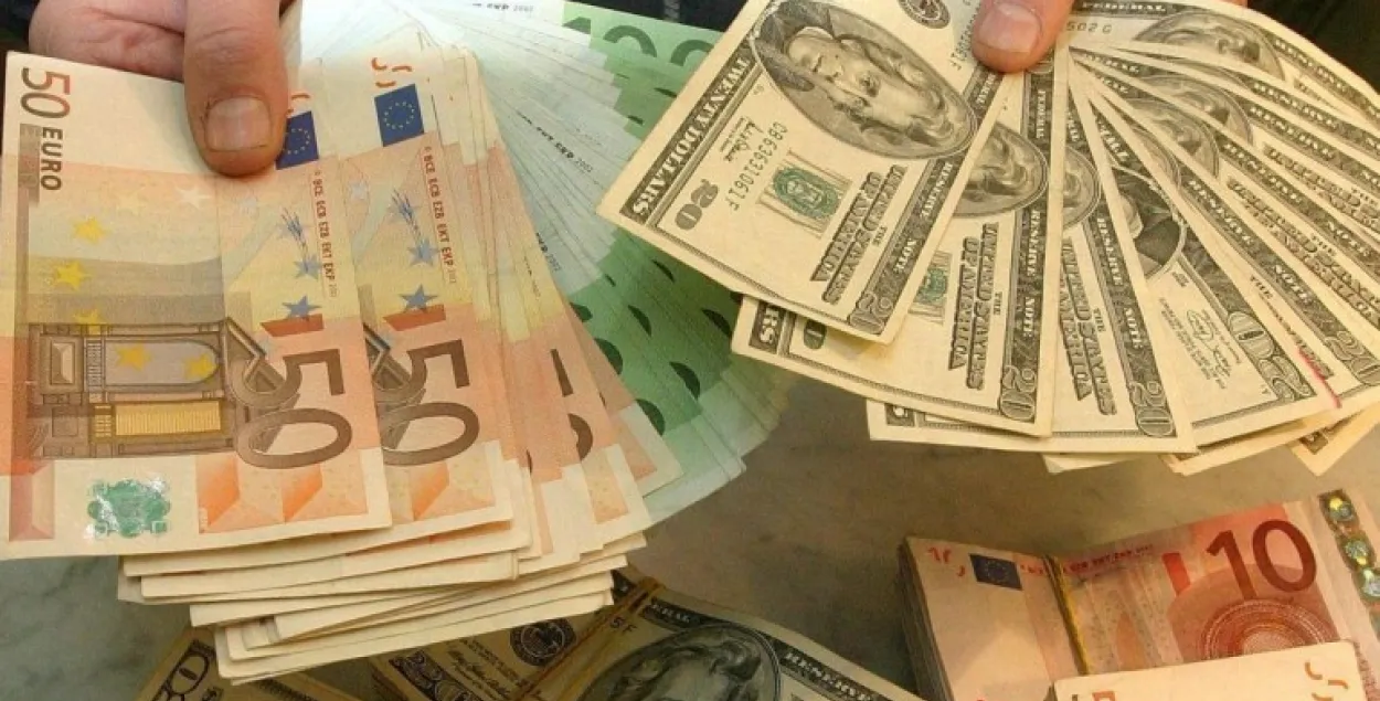 Доллары и евро / bobr.by