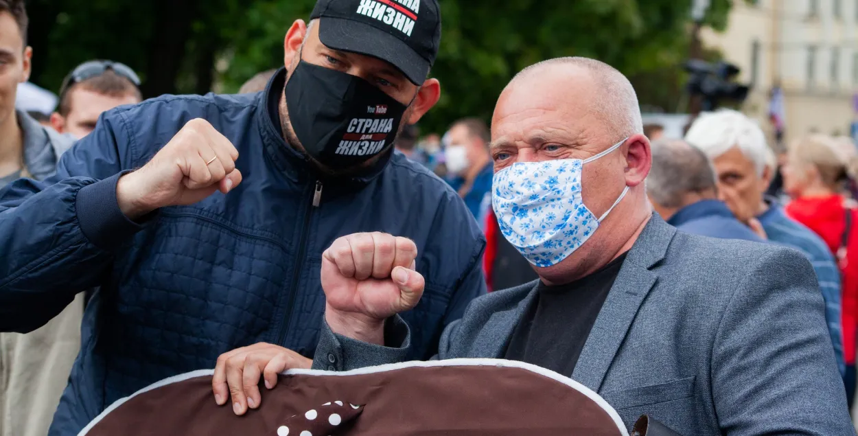 В Гродно продолжают задерживать сторонников блогера Сергея Тихановского
