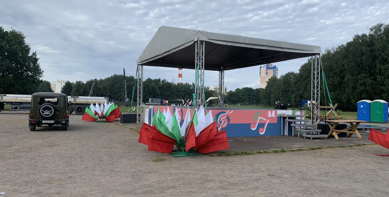 Сцена в парке Дружбы народов / Еврорадио