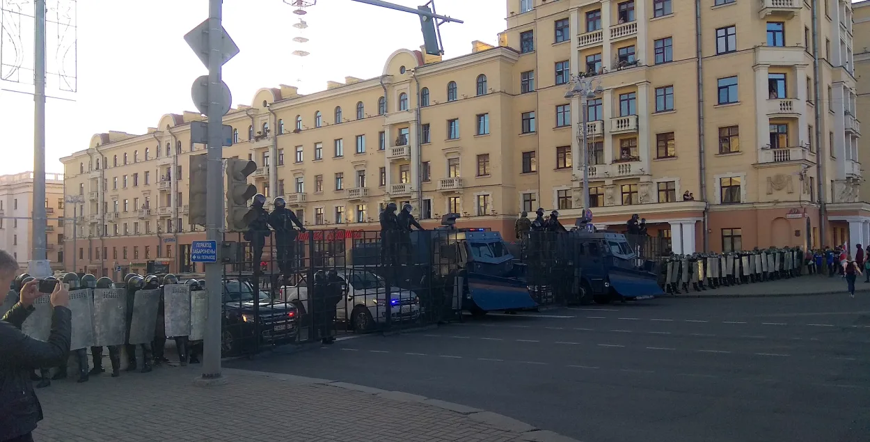 Через минуту был в автозаке: белорусы показали последние фото перед задержанием