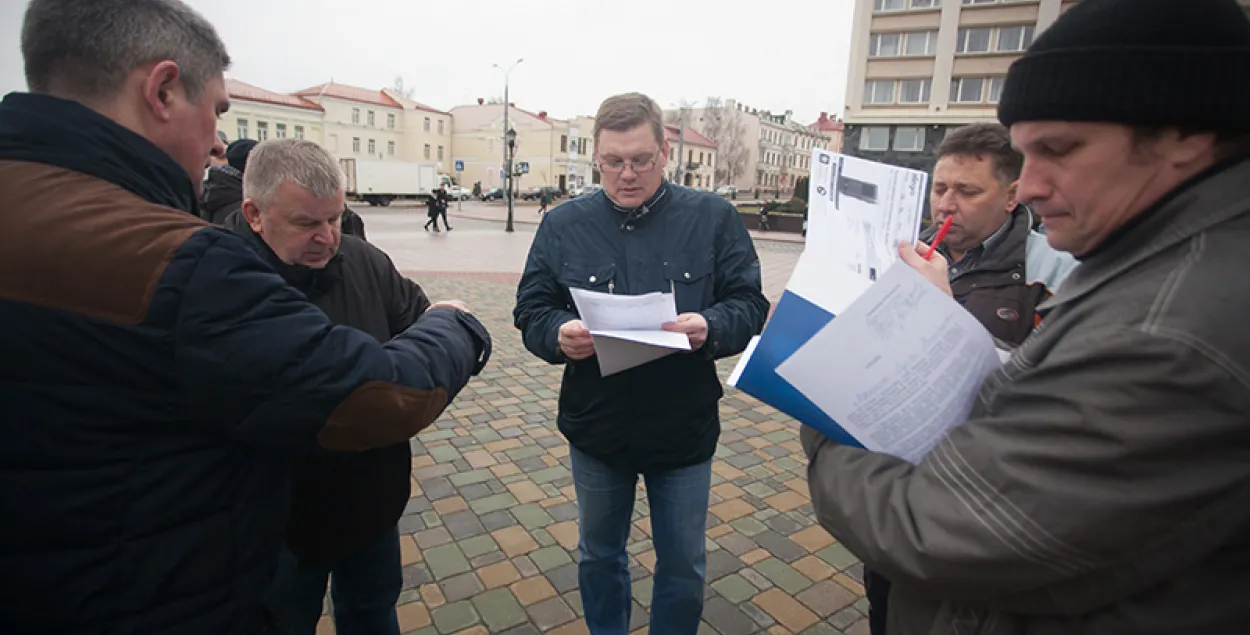 Гродзенскія таксісты пратэстуюць супраць тэрміналаў для банкаўскіх картак