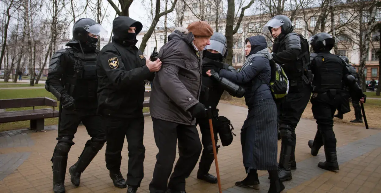 Задержание Яна Гриба на уличной акции 25 марта 2017 года в Минске / Еврорадио