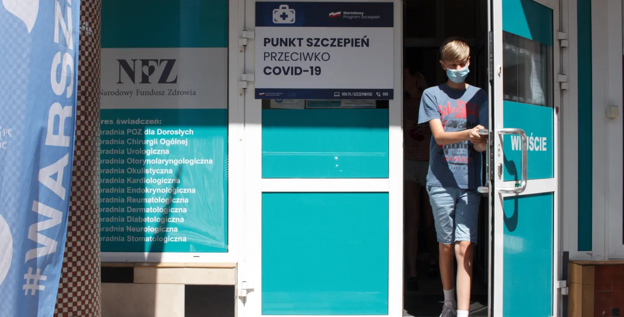 “Нужен только паспорт”: как белорусы вакцинируются от COVID-19 в Польше