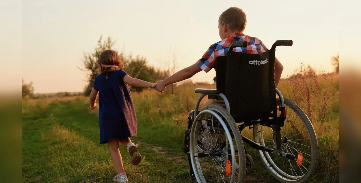 “109 человек сказали — хотим”: разыскиваются няни для детей с инвалидностью