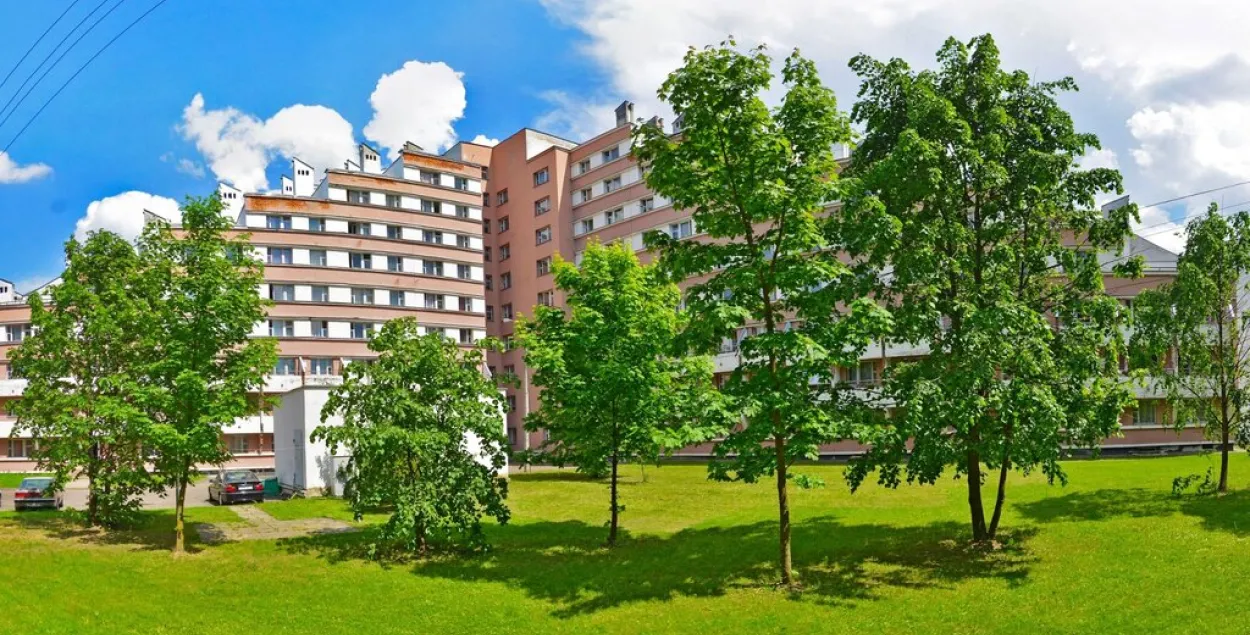 БНТУ расчищает общежитие для студентов с подтверждённым COVID-19