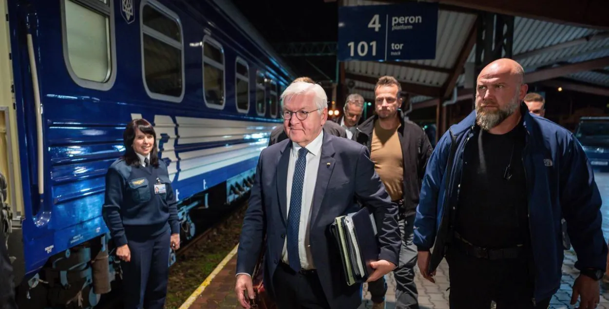 Франк-Вальтер Штайнмайер прибыл в Киев на поезде / @UkrzalInfo
