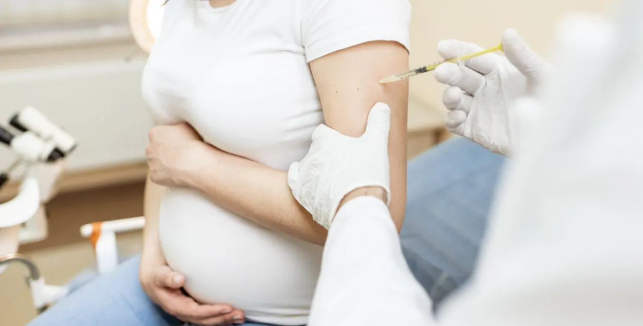 Более 70 беременных белорусок прошли вакцинацию от COVID-19