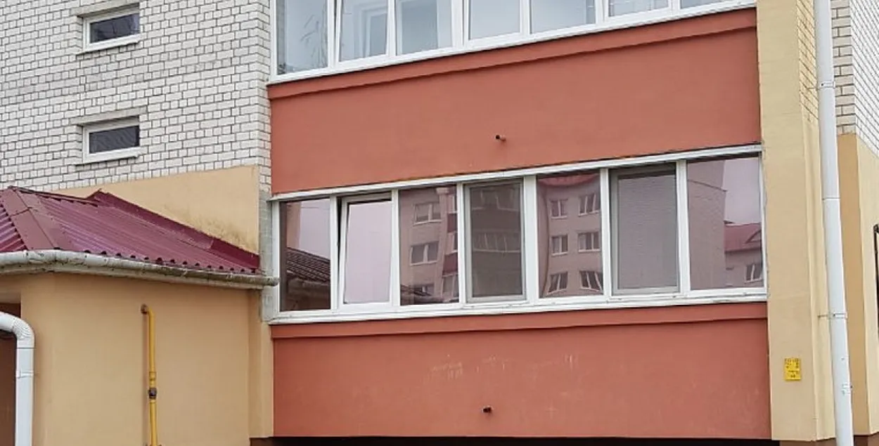 У Іўеўскім раёне аднагадовае дзіця пакінулі без нагляду, і яно выпала з акна