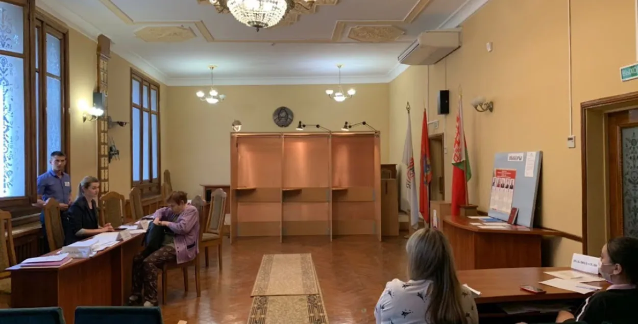 В Минске педагогов (некоторые работали на выборах) наградили от имени Лукашенко