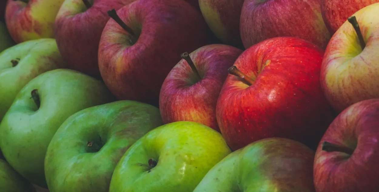 В Беларуси будут регулировать цены на импортные яблоки/ Pexels, Susanne Jutzeler​