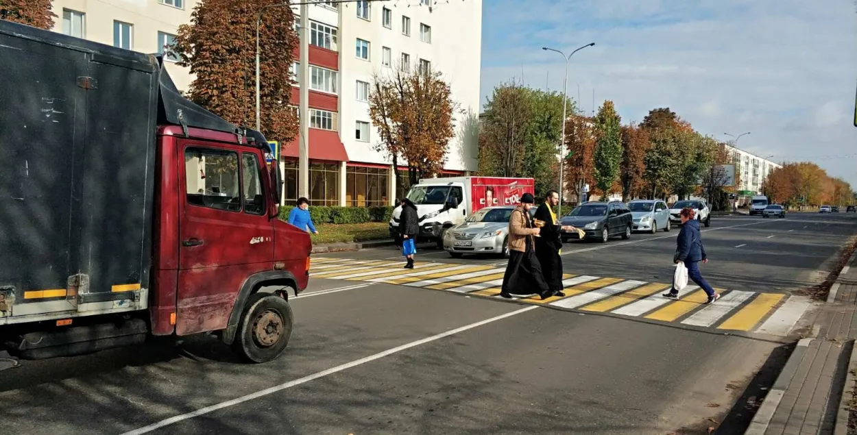 В Солигорске на переходе, который освятил батюшка, через два дня сбили пешехода