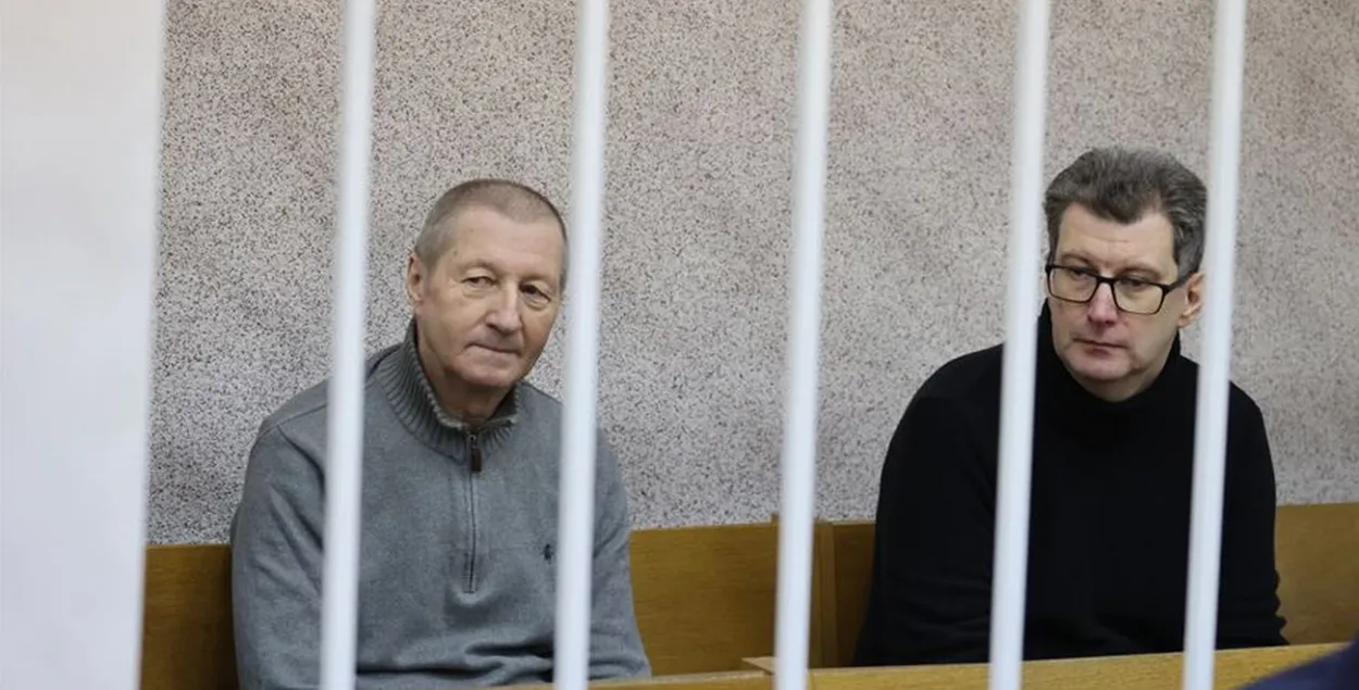 Александр Ярошук (слева) в суде / БЕЛТА
