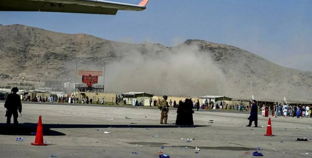 Каля аэрапорта Кабула прагрымеў другі выбух