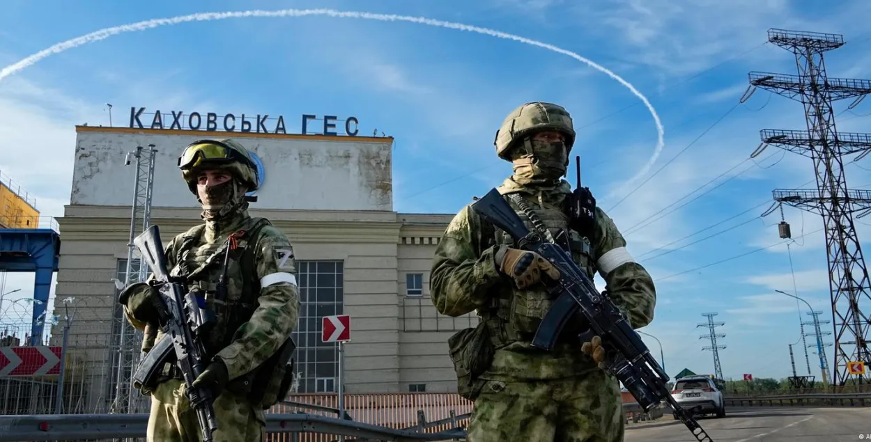 Российские военные на Каховской ГЭС / AP/dpa
