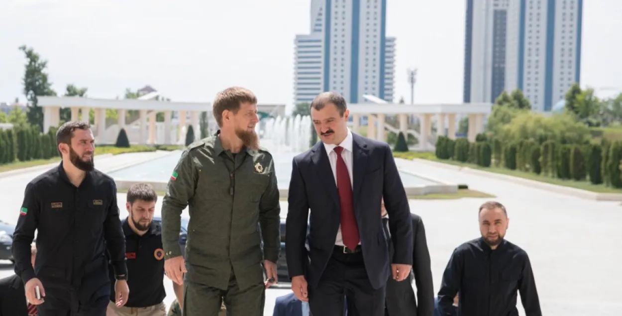 Віктар Лукашэнка з Кадыравым наведаў універсітэт, дзе вучыцца расійскі спецназ