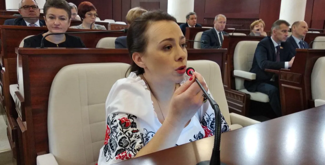Анна Канопацкая пришла на своё последнее заседание парламента в вышиванке