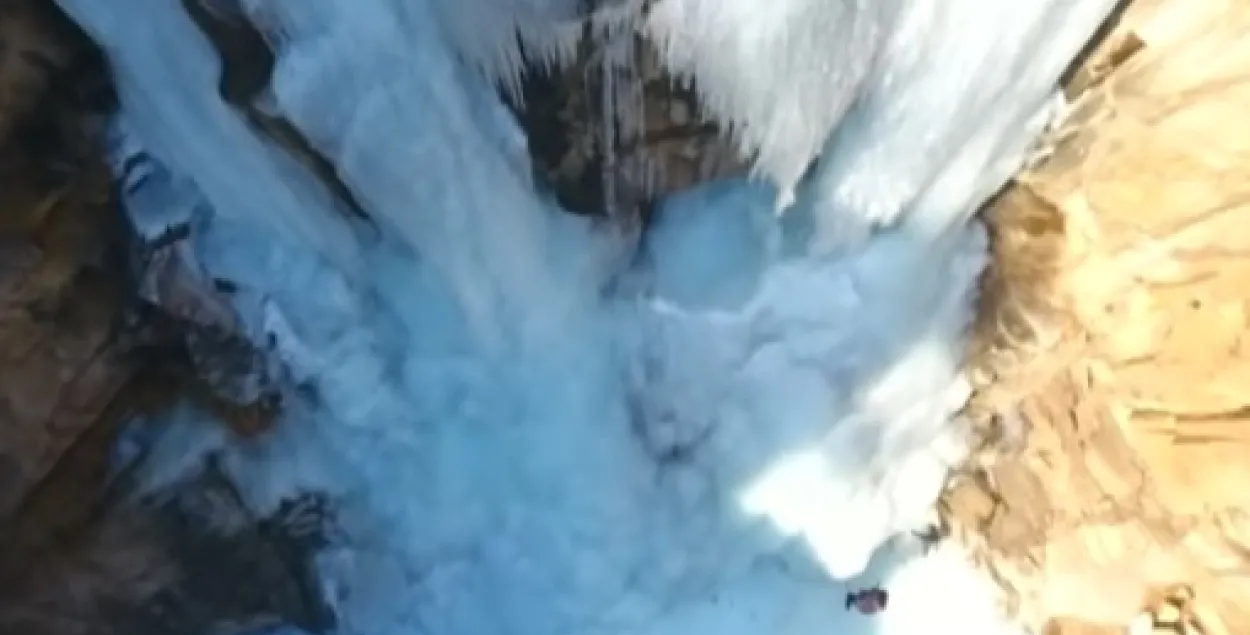 У Кітаі замёрз 80-метровы вадаспад