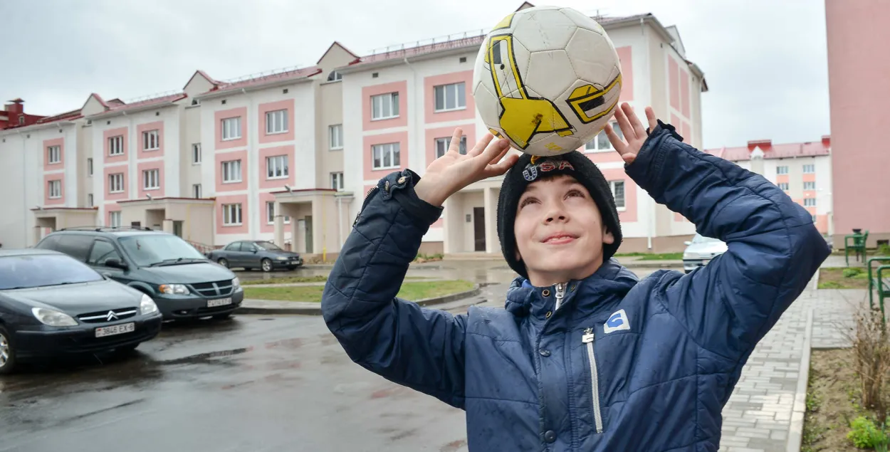 Хлопчыку, якому праз ДЦП забаранілі футбол, падарылі паездку на Суперкубак УЕФА