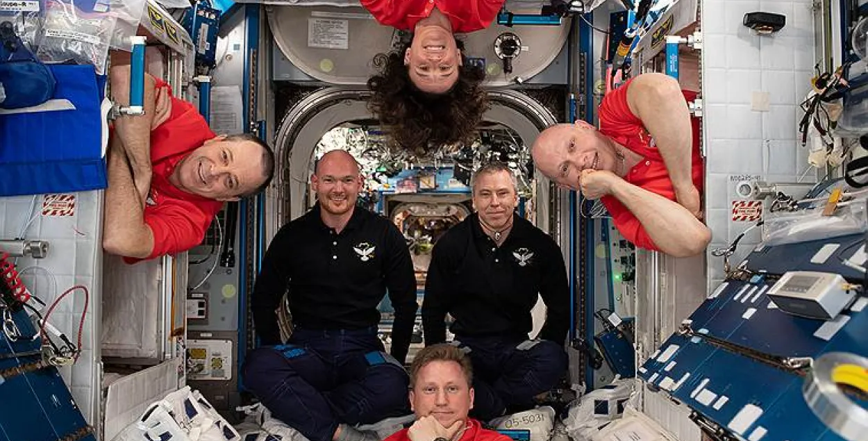 На МКС. Олег Артемьев крайний справа. Фото: NASA