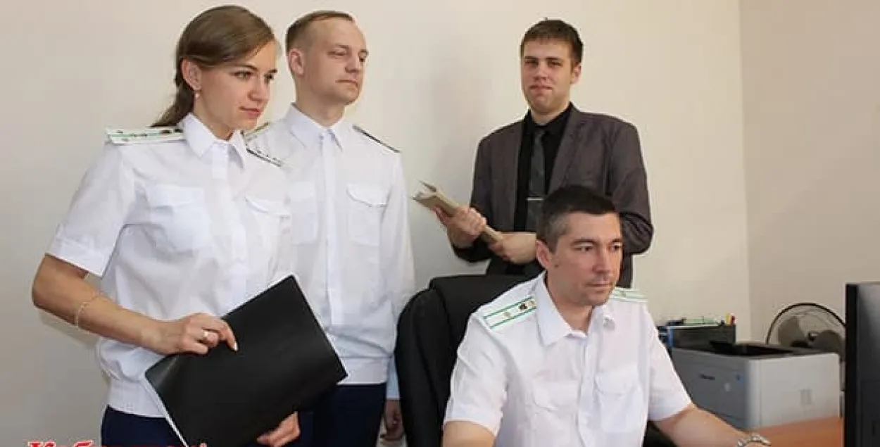 Гособвинитель Александр Шиковецкий (второй слева) среди коллег / &quot;Кобрынскі весник&quot;