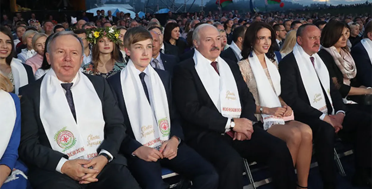 Праздновать Купалье с Лукашенко приехала красивая брюнетка | Новости  Беларуси | euroradio.fm