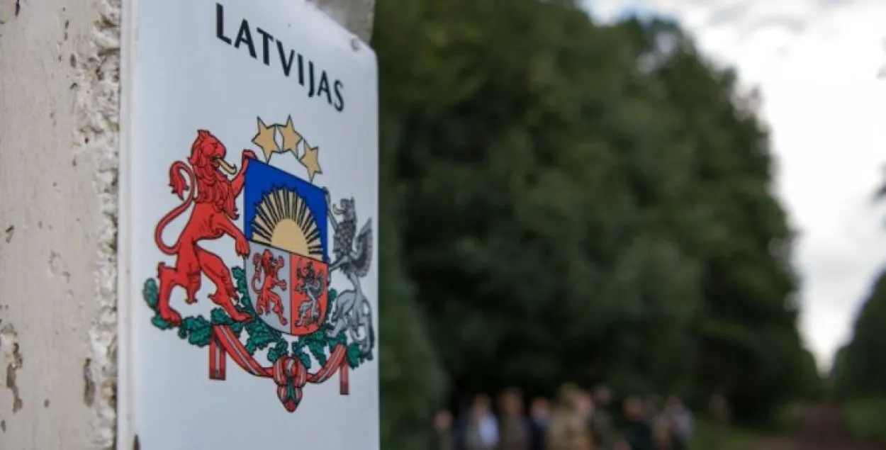 Латвия продлевает режим ЧС на границе с Беларусью