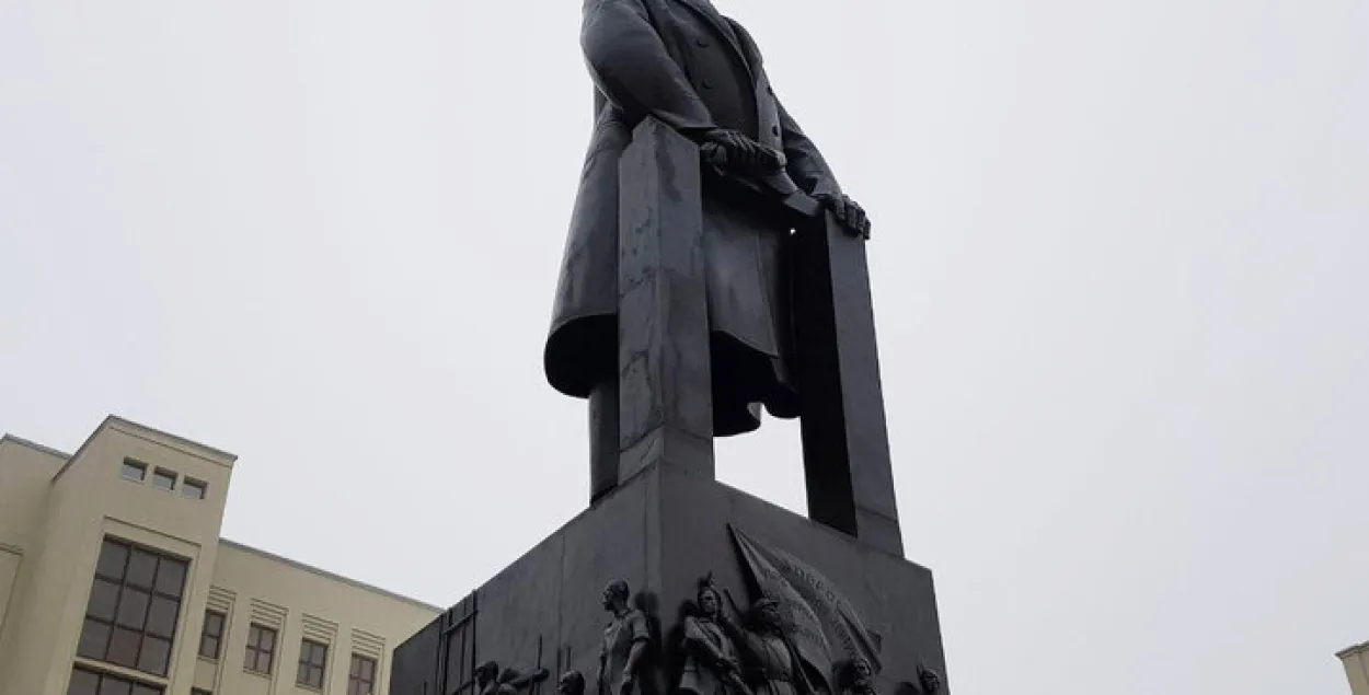 Да 7 лістапада Леніна на плошчы Незалежнасці ў Мінску памылі