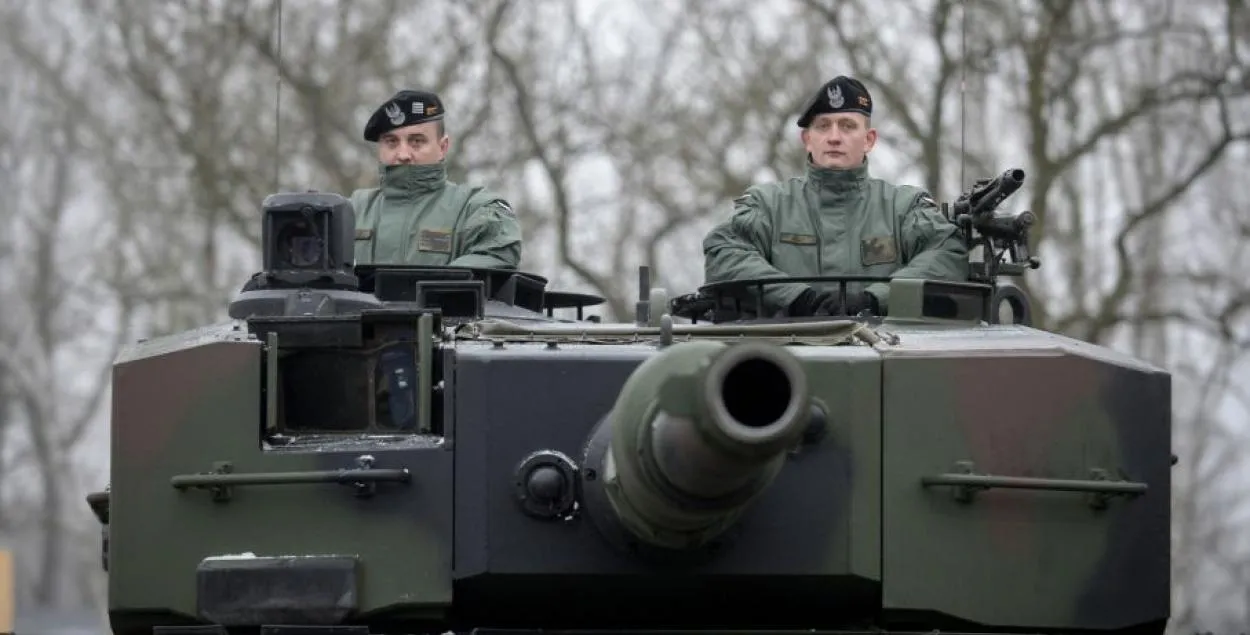 Польскія вайскоўцы на танку Leopard 2 / Фота: tvp.pl

