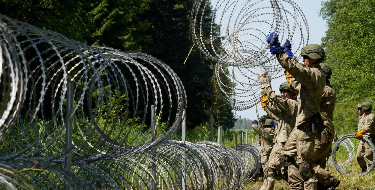 Литовские пограничники на границе с Беларусью​&nbsp;/ Reuters