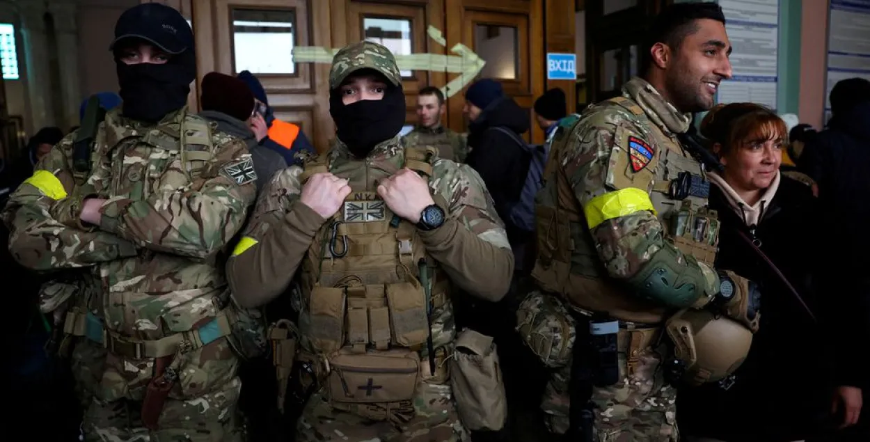 По доброй воле: кто и за что воюет в иностранном легионе Украины