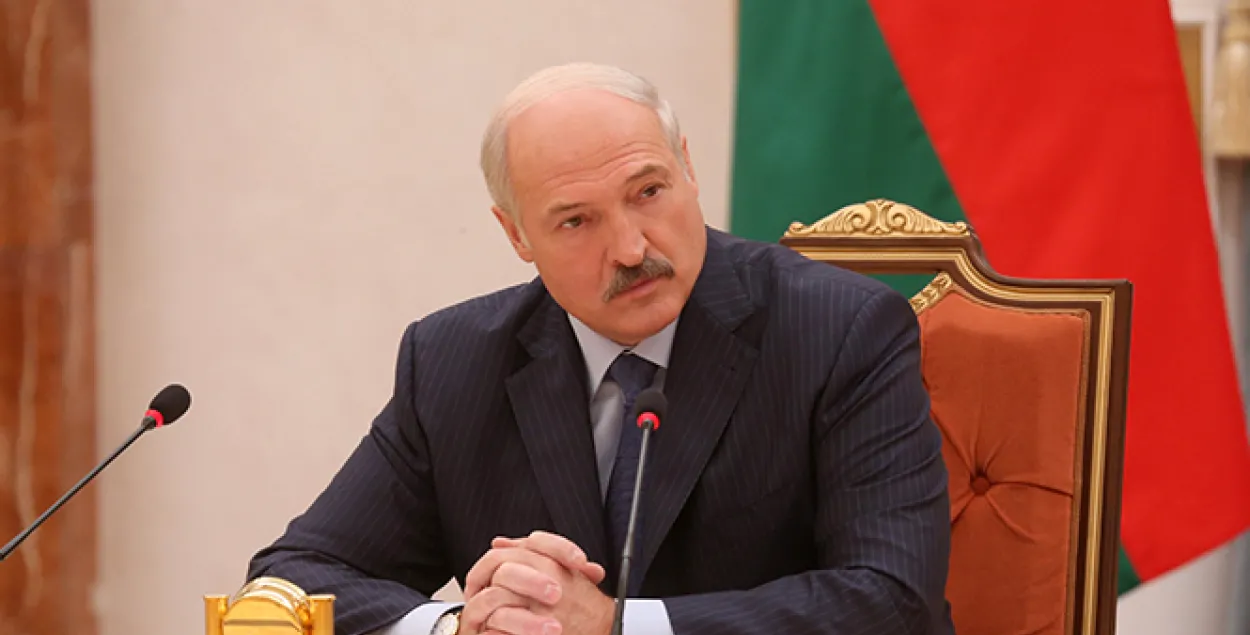 Лукашэнка: Людзі павінны самі шукаць працу, а дзяржава ім мусіць дапамагчы 