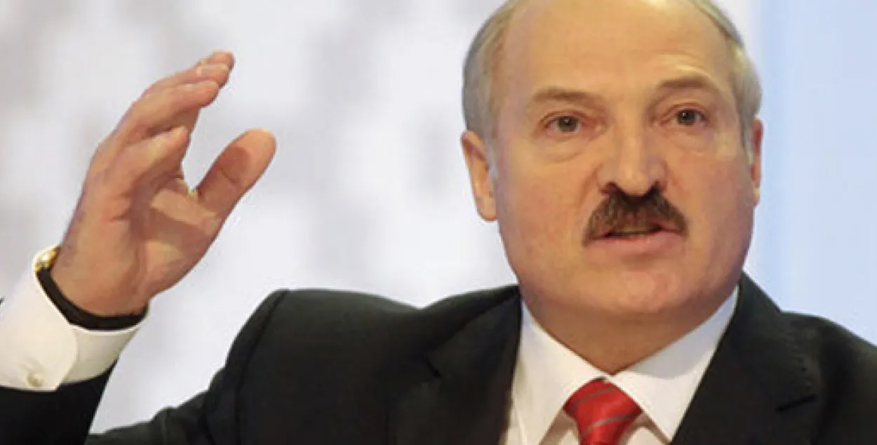 Лукашэнка прызнаўся, што часам яму хочацца разагнаць беларускіх сіноптыкаў