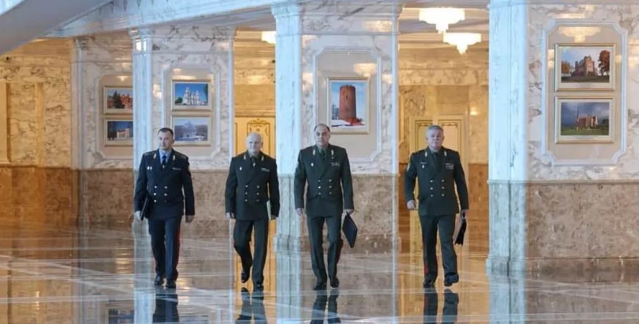 На совещании у Лукашенко обсуждали мигрантов и "проблемы, связанные с обороной"