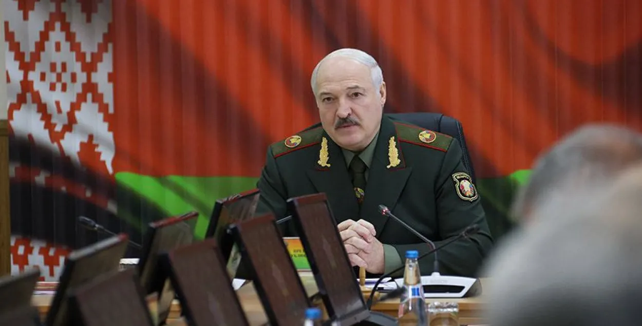 "Беларусь в стороне не останется" — Лукашенко о возможной "войнушке в Донбассе"