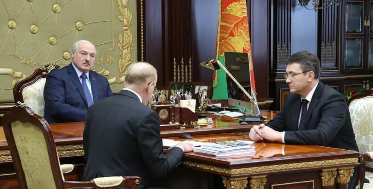 Лукашенко заметил, что отъезд айтишников "все-таки наблюдается", и он не малый