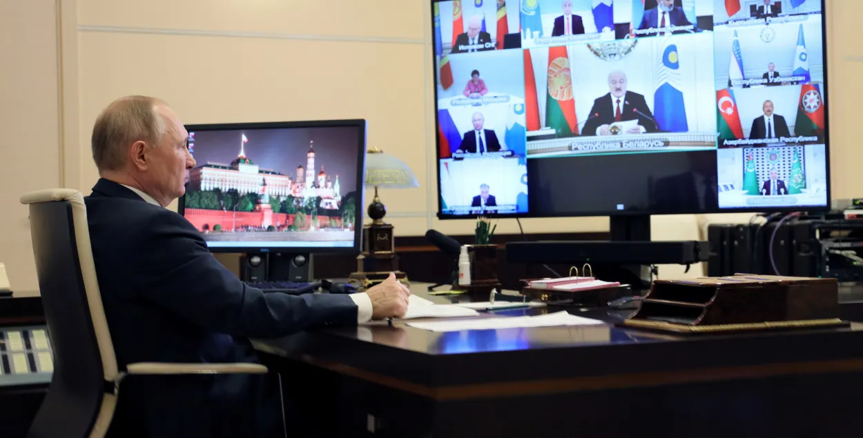 На СТБ заявілі, што Лукашэнка ў адрозненне ад іншых не хаваецца ад зносін з дапамогай відэаканферэнцый і не карыстаецца ботаксам&nbsp;/ Reuters