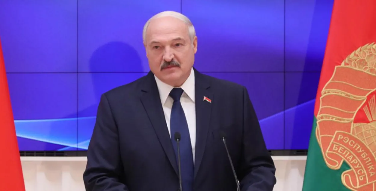 Лукашенко поздравил белорусов с 23 февраля