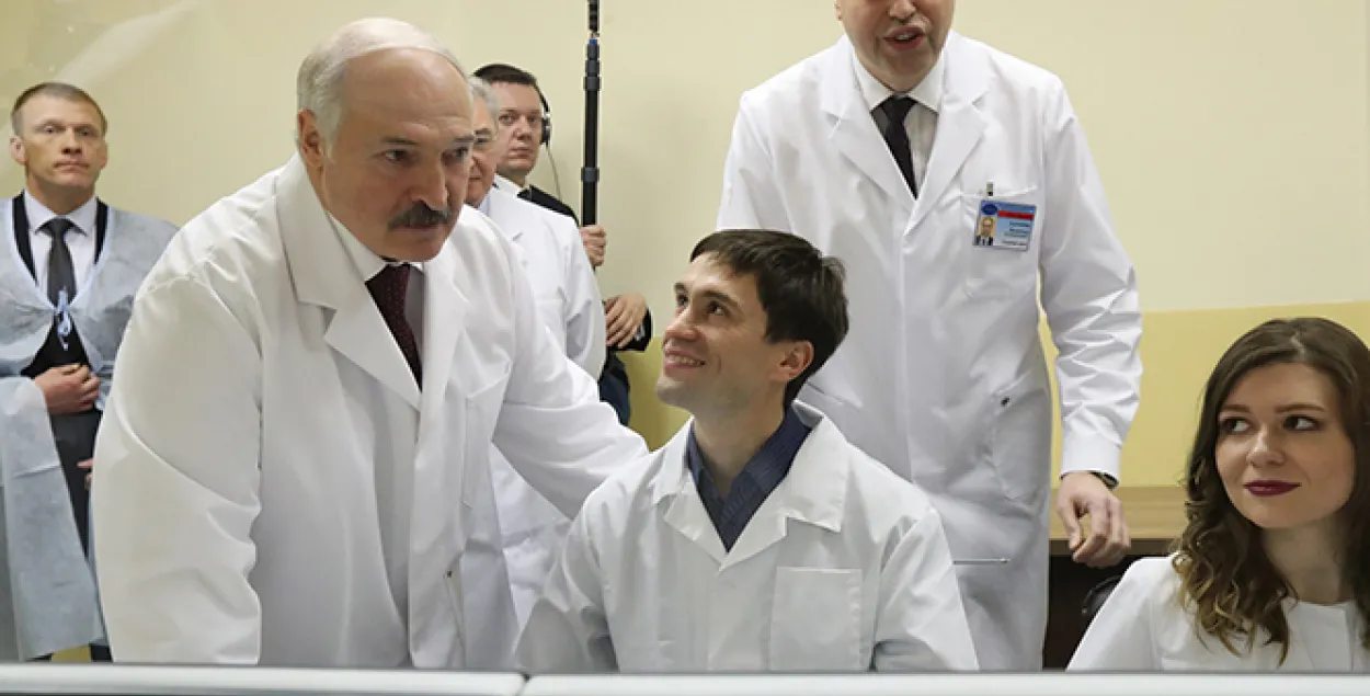 Лукашэнка заявіў, што беларускія анколагі вартыя Нобелеўскай прэміі