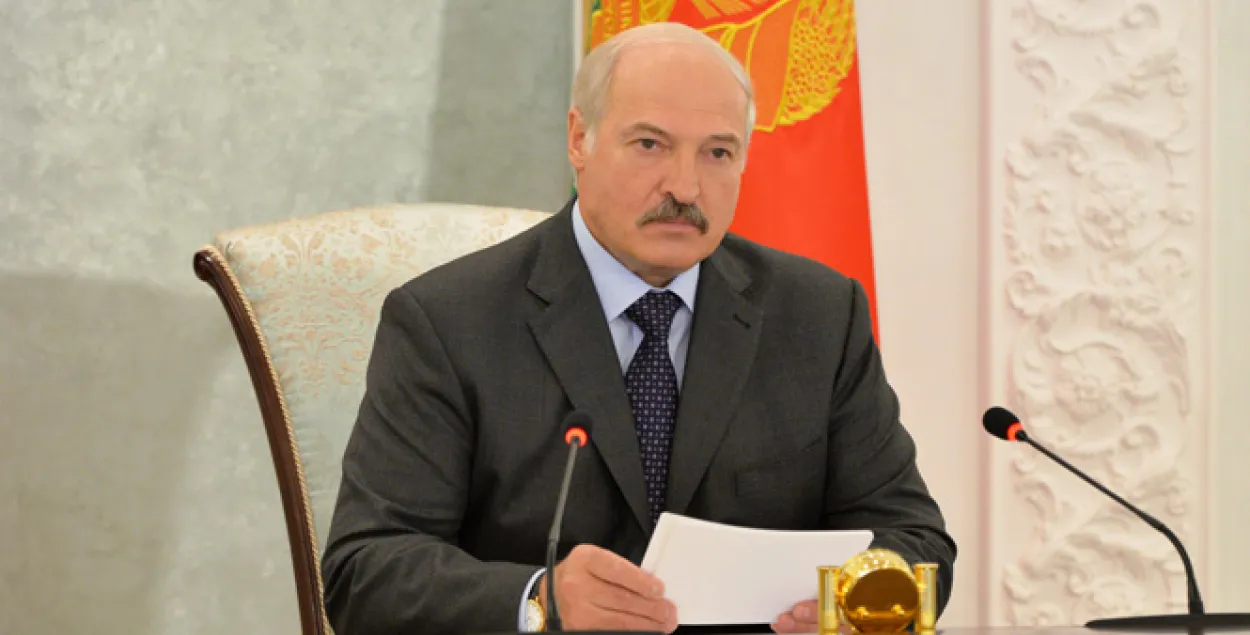 Лукашэнка: Усякія выезды без майго ведама за межы краіны ўсім забараняюцца