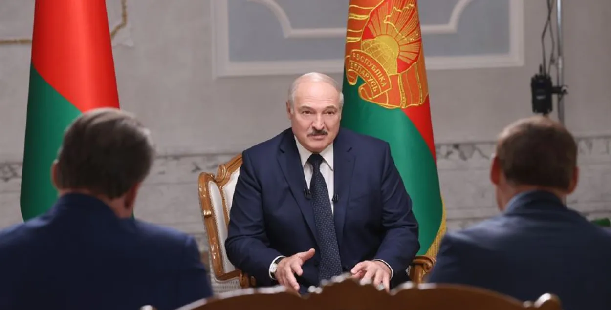 Александр Лукашенко во время интервью / БЕЛТА​