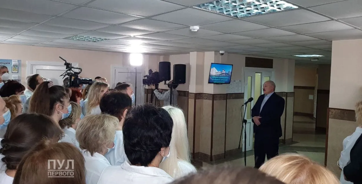 Лукашенко перед врачами Столбцовской больницы / &quot;Пул Первого&quot;​