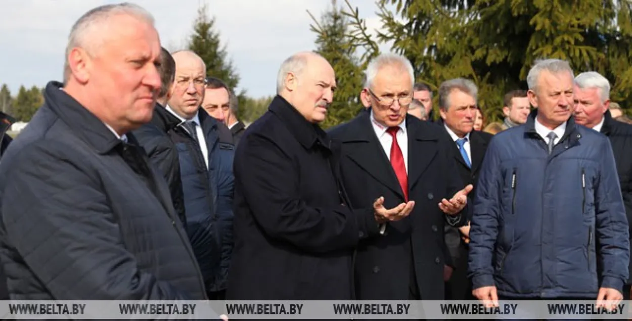Лукашенко во время поездки на Логойщину / БЕЛТА​