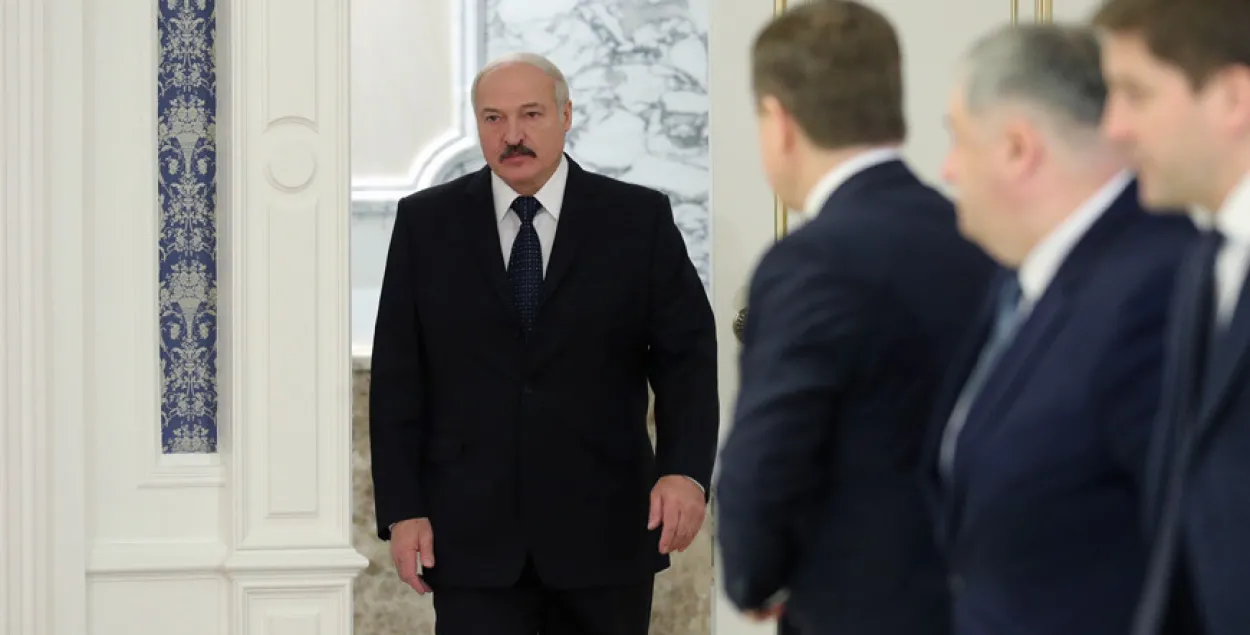 Лукашэнка: не параўноўвайце нас з Аўстрыяй, Швейцарыяй — ім у спіну не страляюць