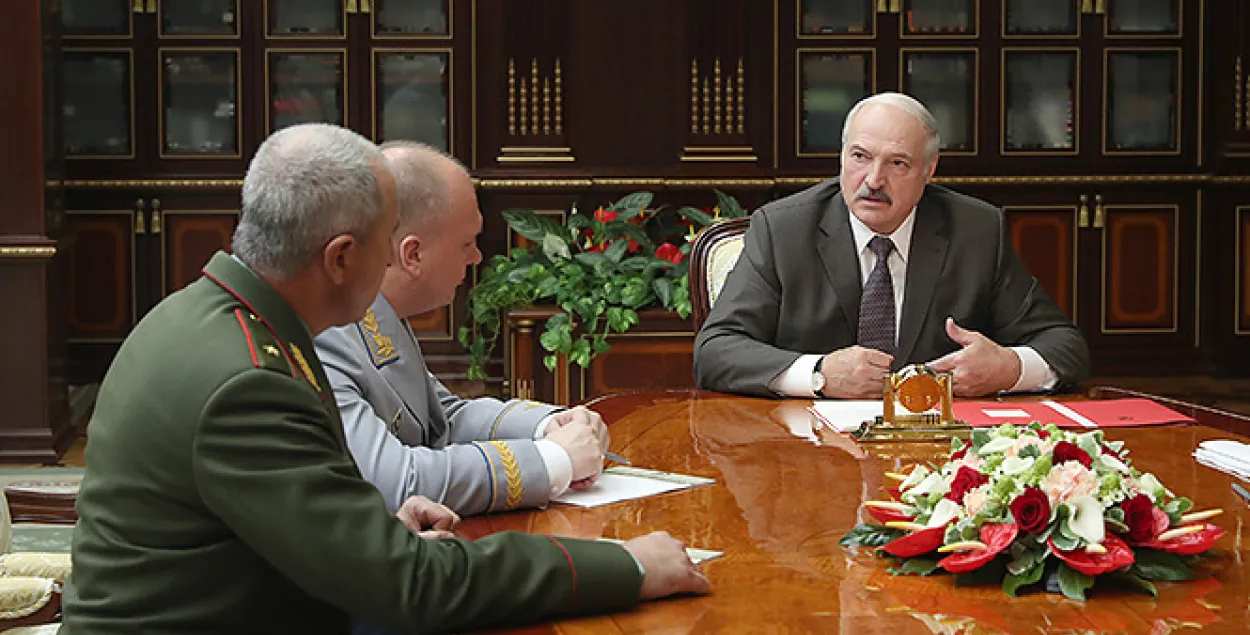 Лукашэнка: і я разумею, і вы разумееце, што не памірае народ ад любові да нас