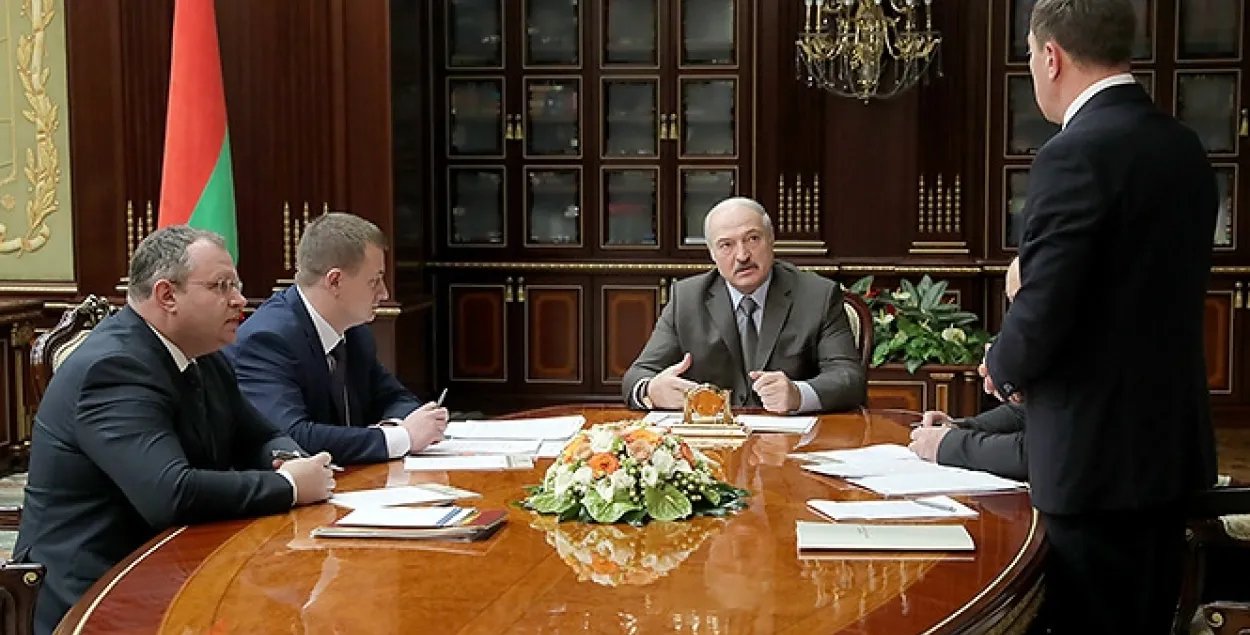 Лукашэнка: Мяне насцярожвае, што беларусы захваляваліся