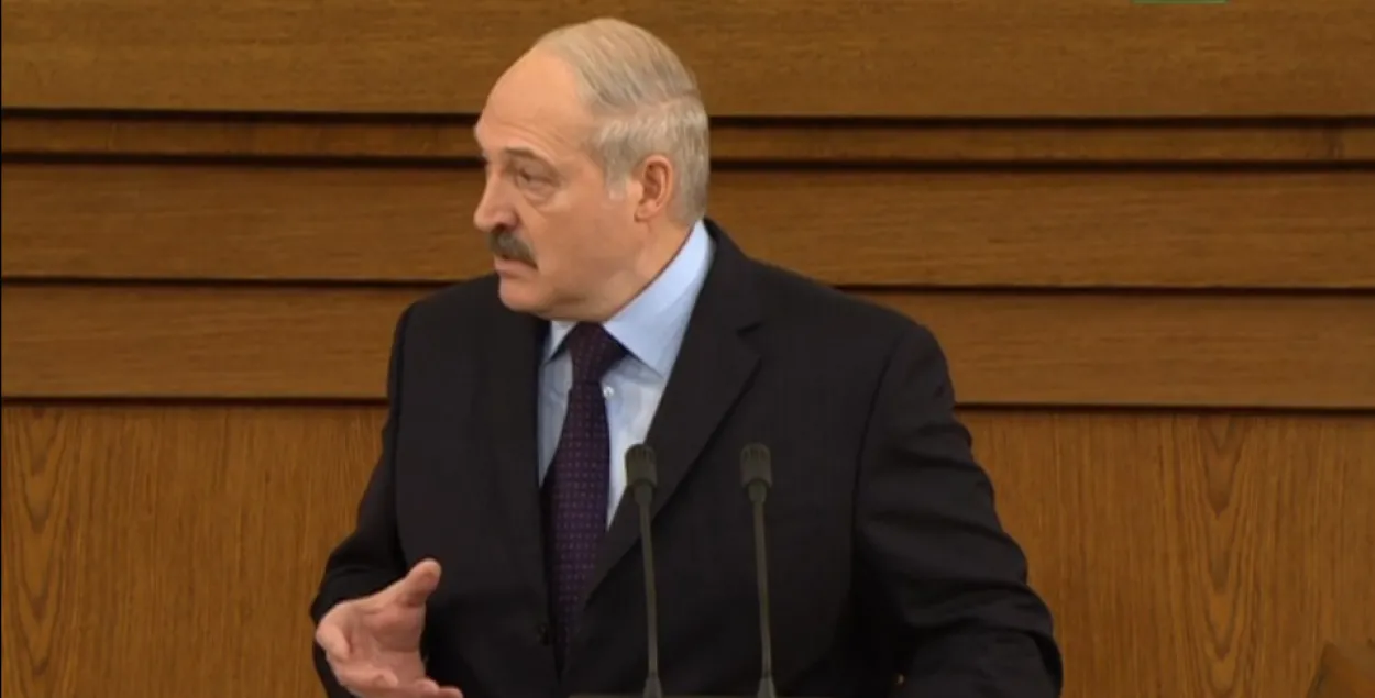 Лукашэнка: Тарыфы на ЖКГ трэба апусціць на 10%