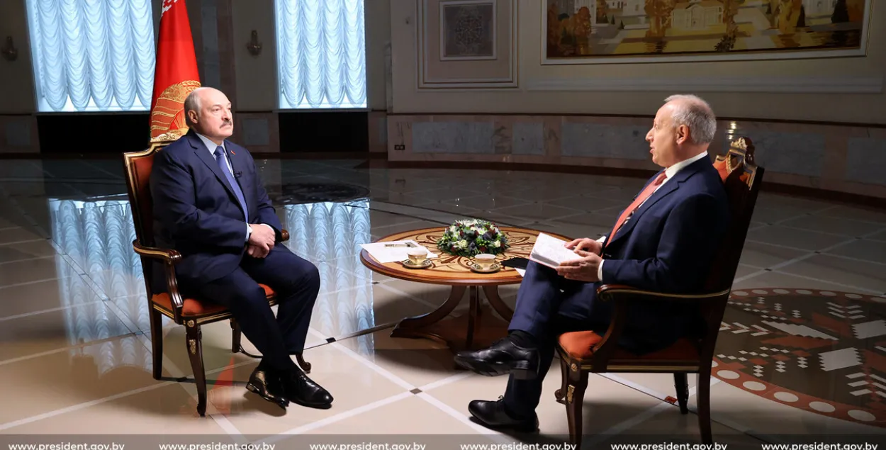 Лукашэнка: пачну перамовы з Ціханоўскай, калі Пуцін пачне з Навальным