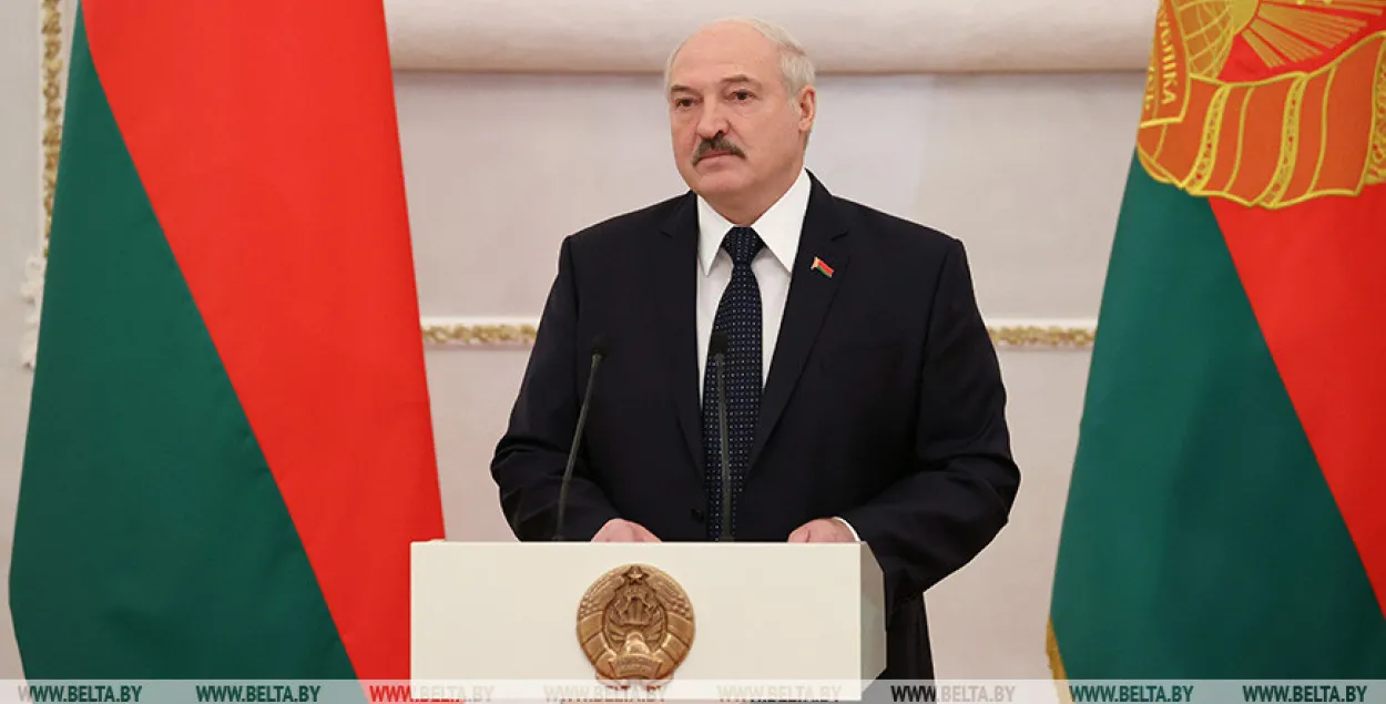 Лукашэнка: адхіліць прэзідэнта ад улады можа толькі беларускі народ