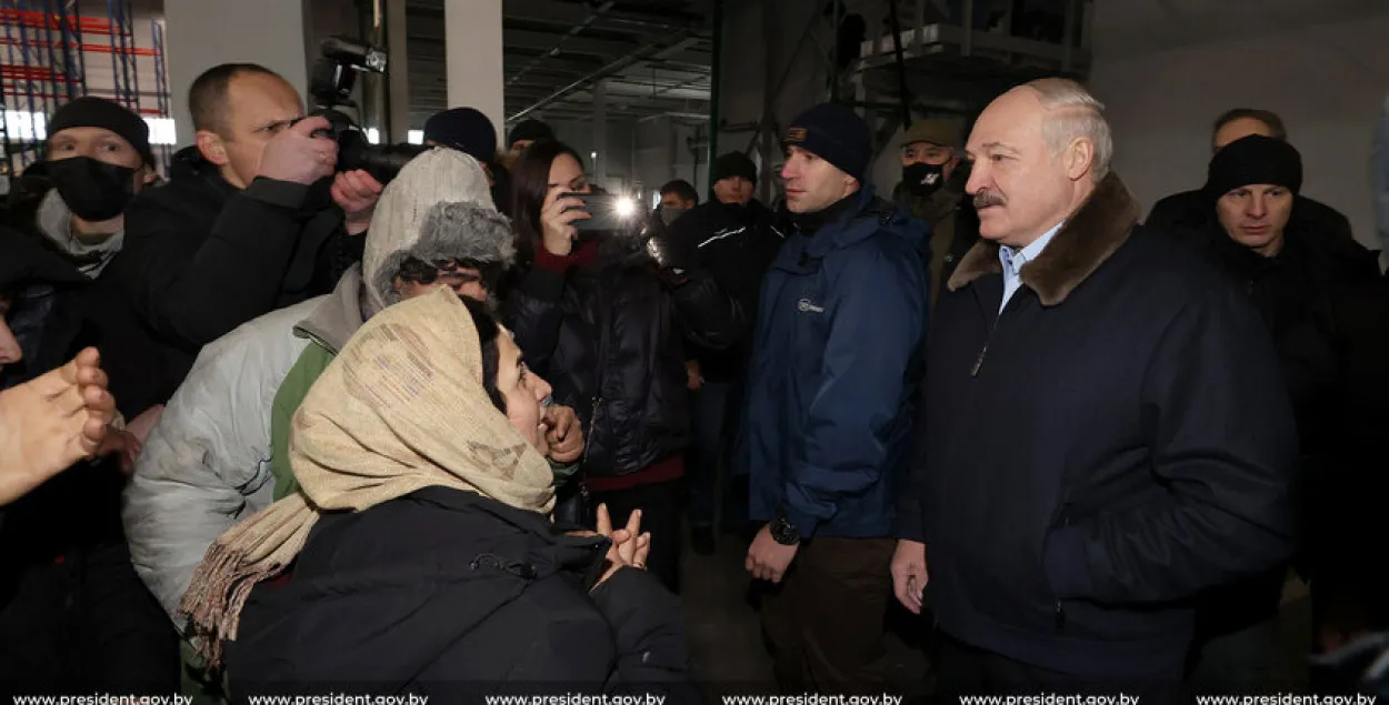 Александр Лукашенко приехал в Брузги к мигрантам / president.gov.by​